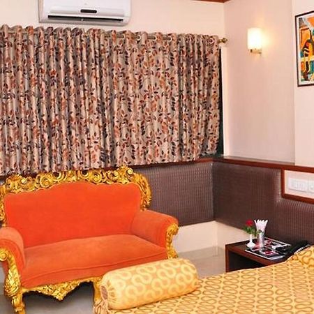 Hotel Siddhartha Мумбай Екстериор снимка