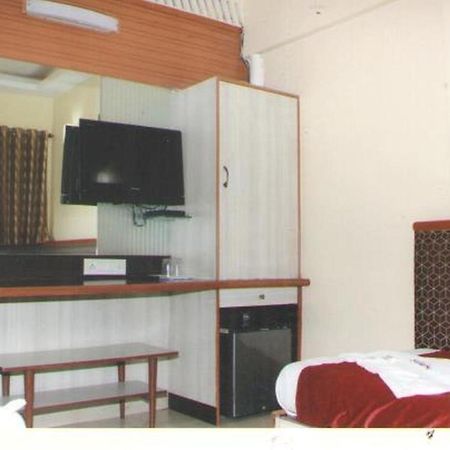 Hotel Siddhartha Мумбай Екстериор снимка