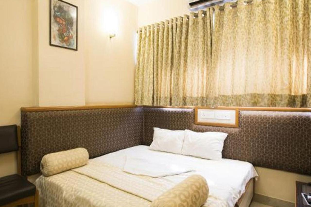 Hotel Siddhartha Мумбай Екстериор снимка