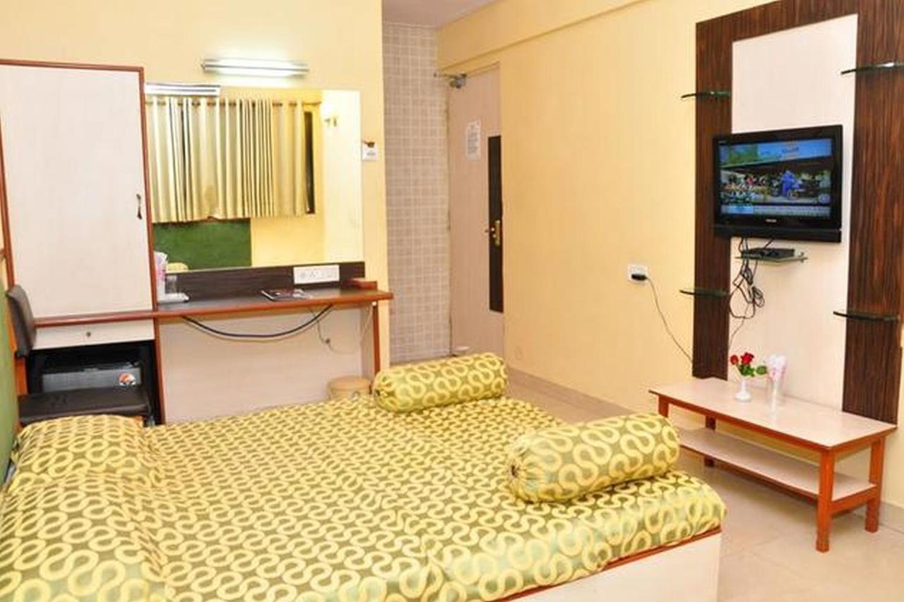 Hotel Siddhartha Мумбай Екстериор снимка
