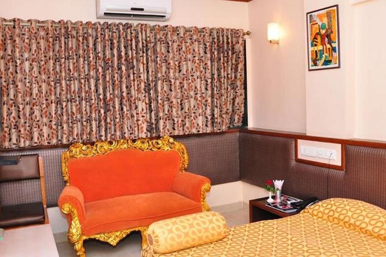 Hotel Siddhartha Мумбай Екстериор снимка