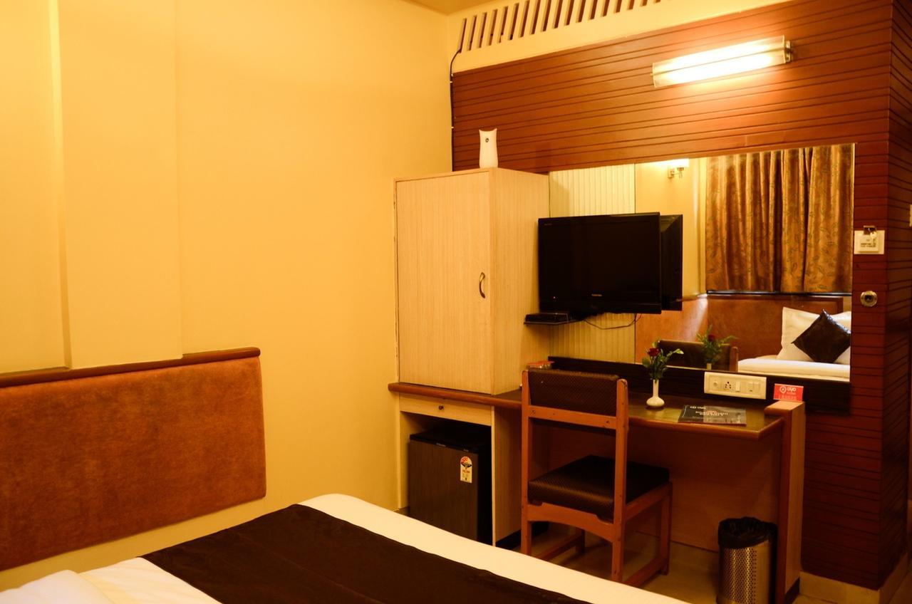 Hotel Siddhartha Мумбай Екстериор снимка