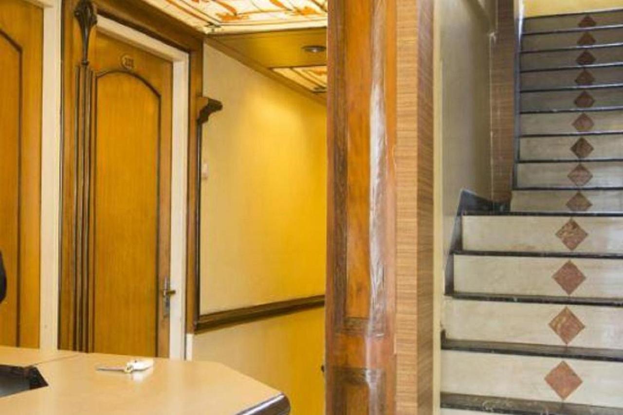 Hotel Siddhartha Мумбай Екстериор снимка