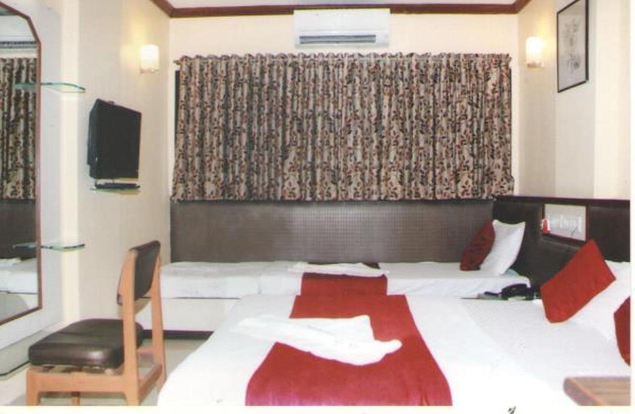 Hotel Siddhartha Мумбай Екстериор снимка