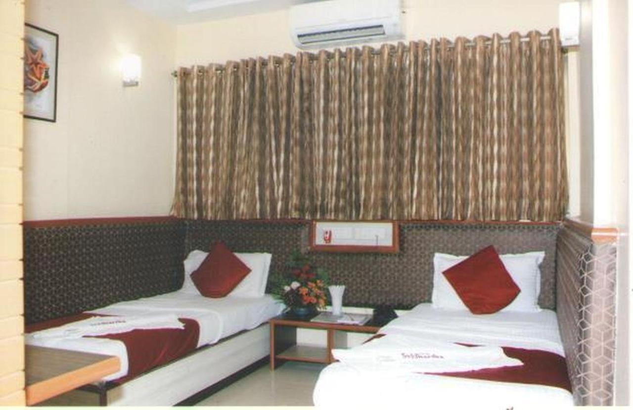 Hotel Siddhartha Мумбай Екстериор снимка
